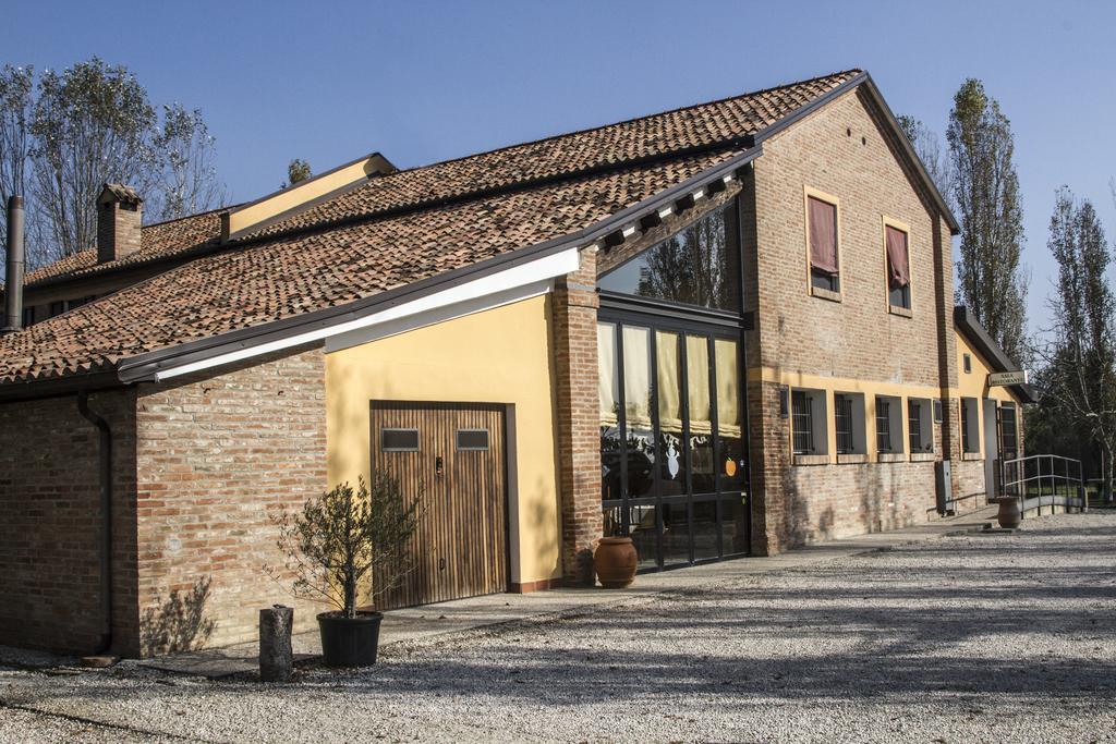 Corte Dossello Massa Fiscaglia Exteriör bild